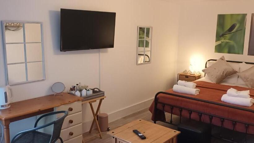 Хостел The Wheatsheaf