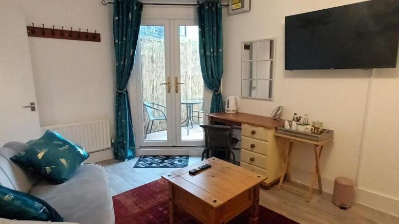 Хостел The Wheatsheaf