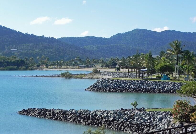 هتل Airlie Waterfront Bed & Breakfast