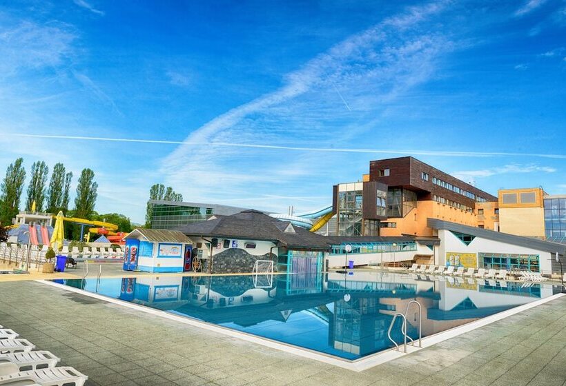 هتل Aquacity Riverside