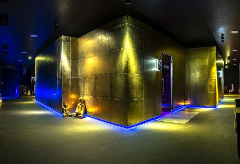 هتل Aquacity Seasons