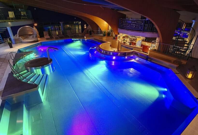 هتل Aquacity Seasons