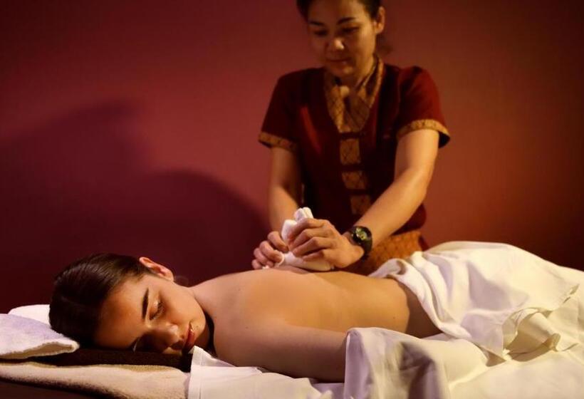 هتل Aquacity Seasons