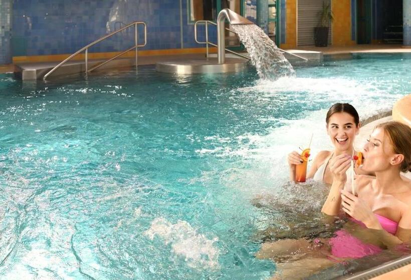 هتل Aquacity Seasons