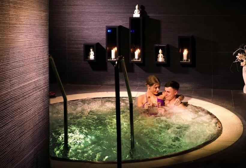 هتل Aquacity Seasons