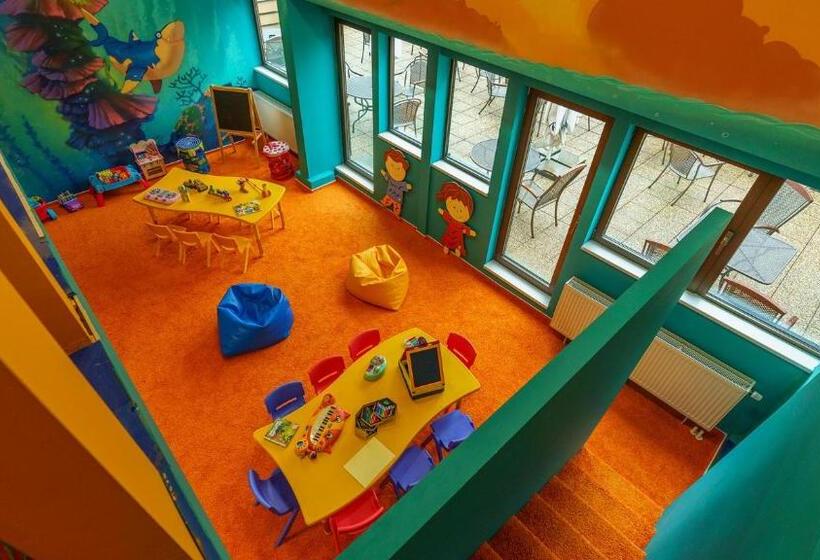 هتل Aquacity Seasons