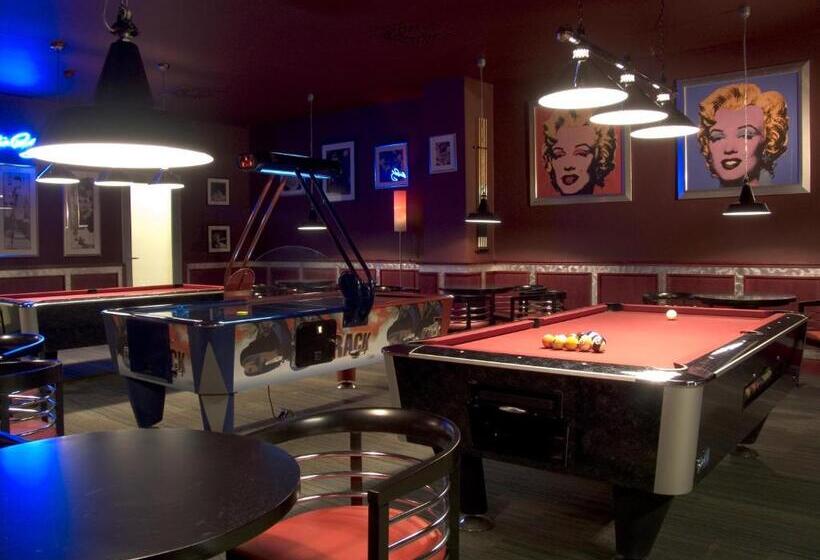 هتل Aquacity Seasons