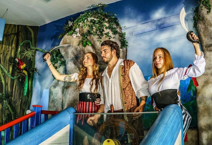 هتل Aquacity Seasons