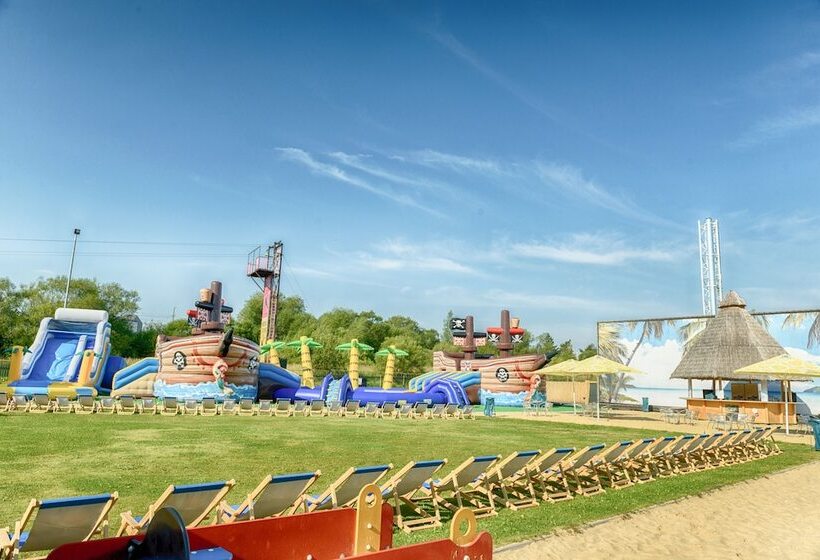 هتل Aquacity Seasons