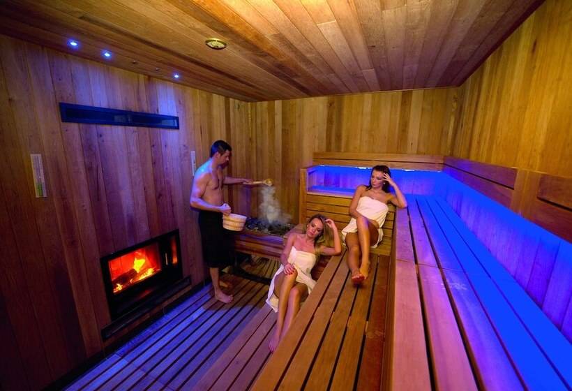 هتل Aquacity Seasons