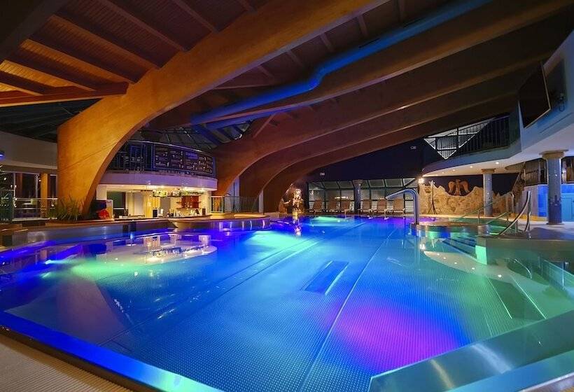 هتل Aquacity Seasons