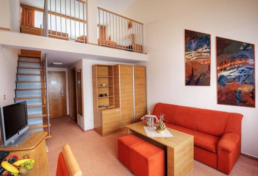 هتل Aquacity Seasons