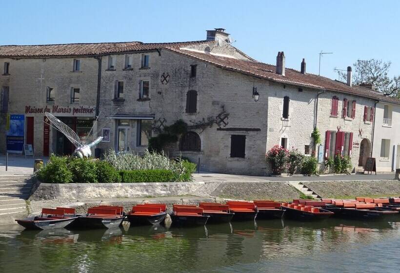 Отель Au Marais