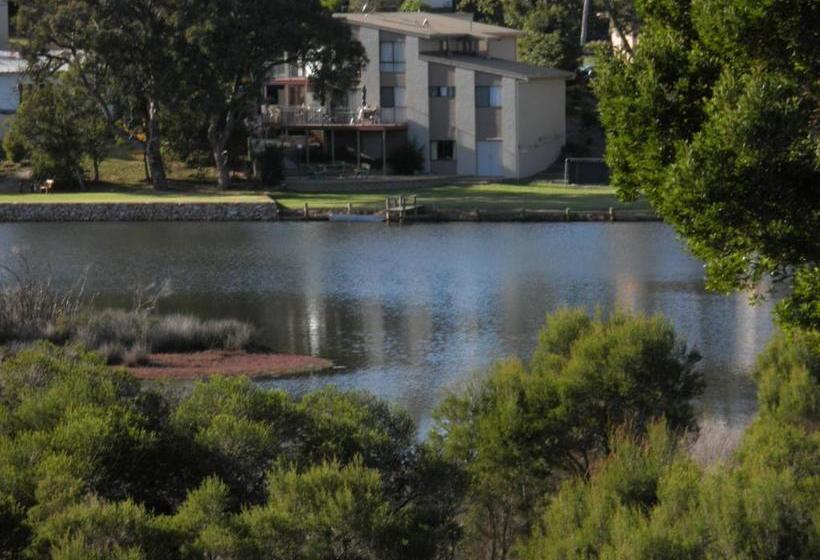 בית מלון כפרי Bluewater Apartments