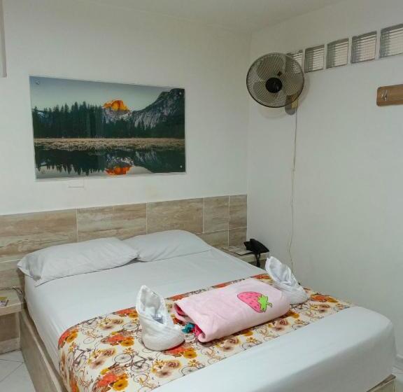 酒店 Brisas Medellin