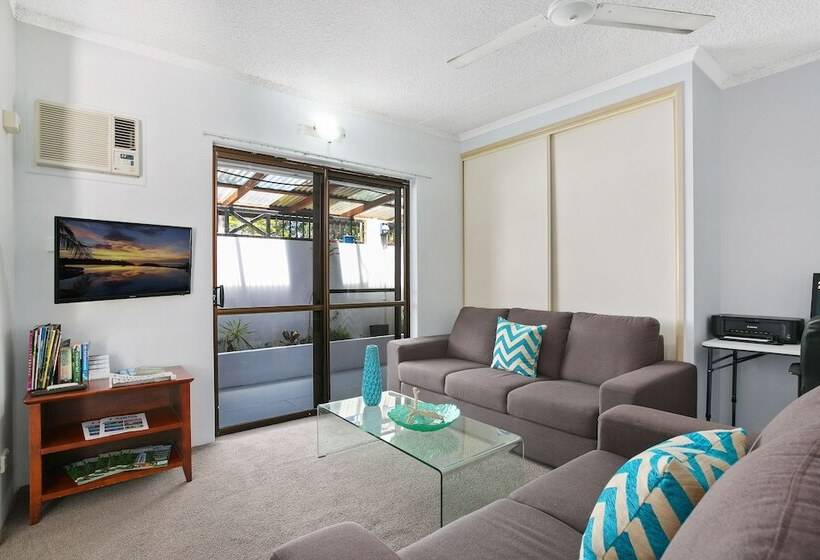 בית מלון כפרי Cairns City Palms