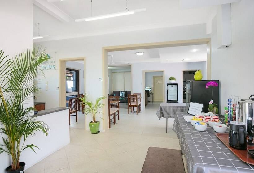 בית מלון כפרי Cairns City Palms