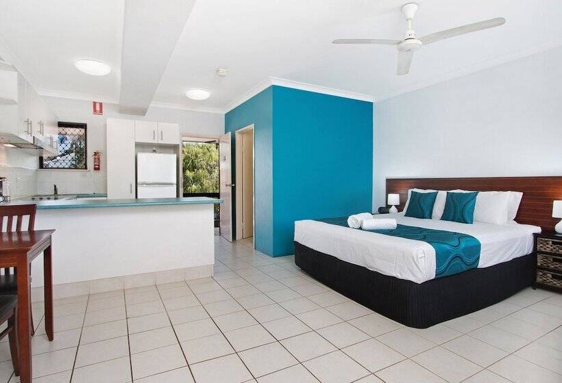 בית מלון כפרי Cairns City Palms