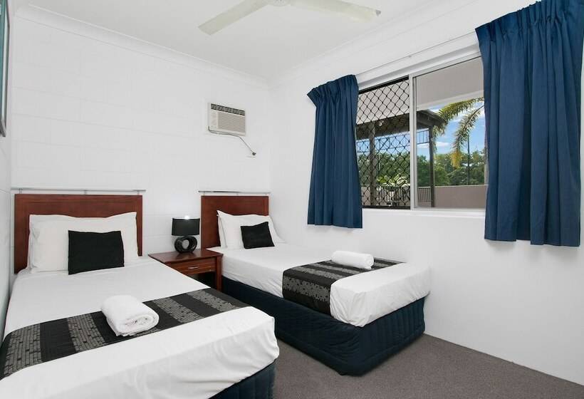 בית מלון כפרי Cairns City Palms