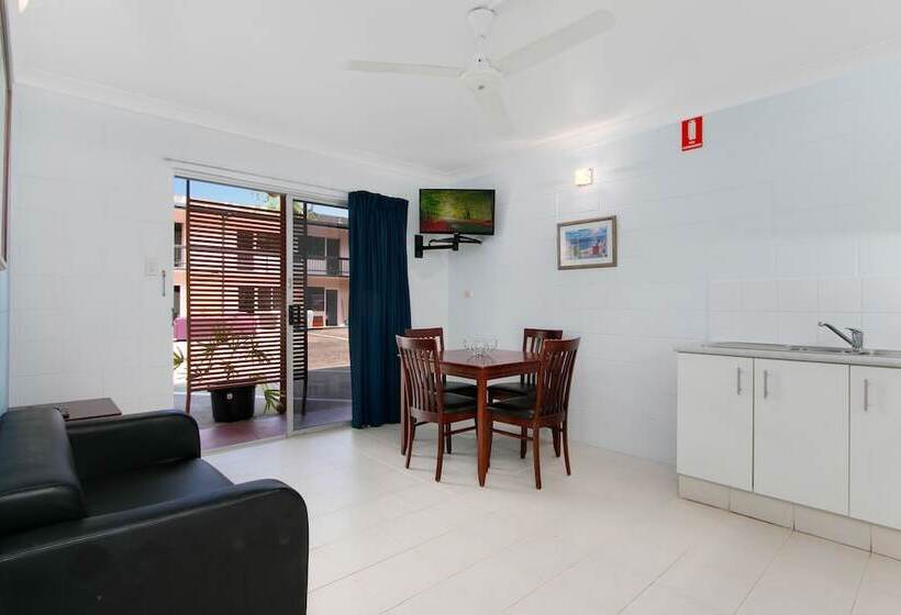 בית מלון כפרי Cairns City Palms