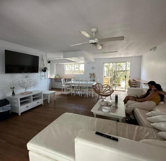 בית מלון כפרי Cali Backpackers