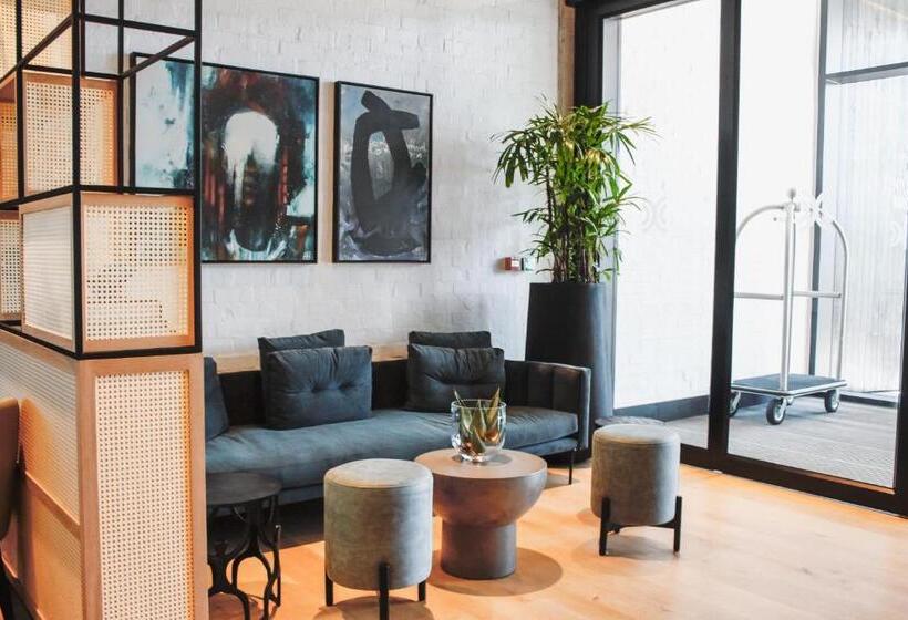 Century City Hotel Urban Square