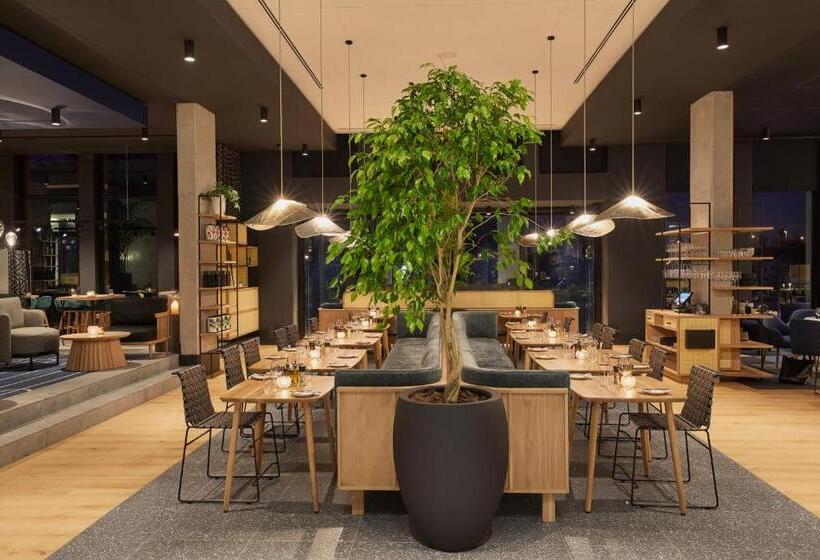 Century City Hotel Urban Square