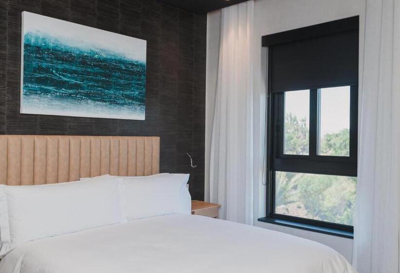 Century City Hotel Urban Square