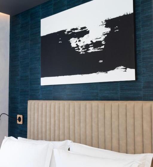 Century City Hotel Urban Square