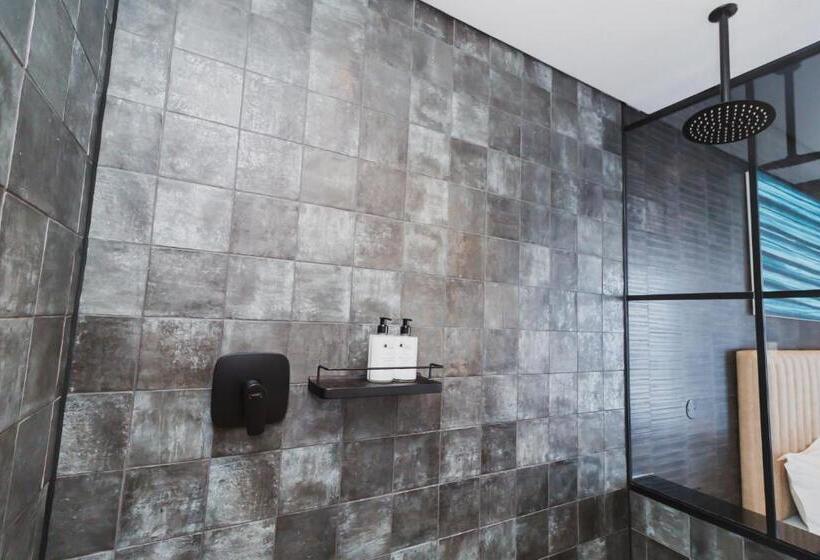 Century City Hotel Urban Square