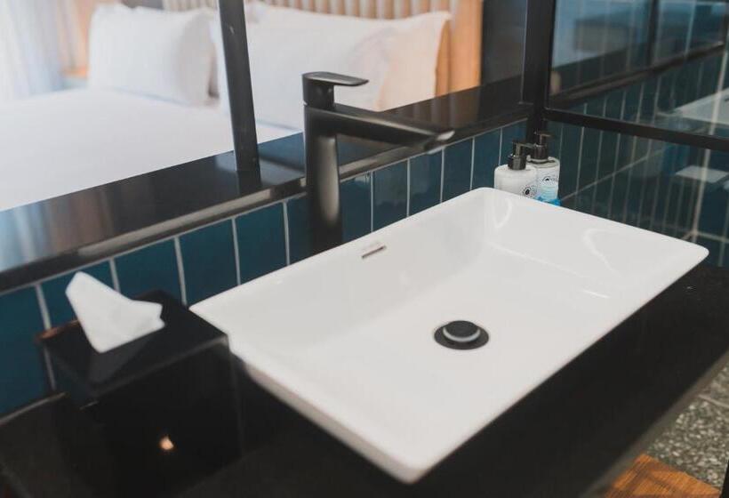 Century City Hotel Urban Square