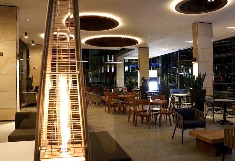 Century City Hotel Urban Square