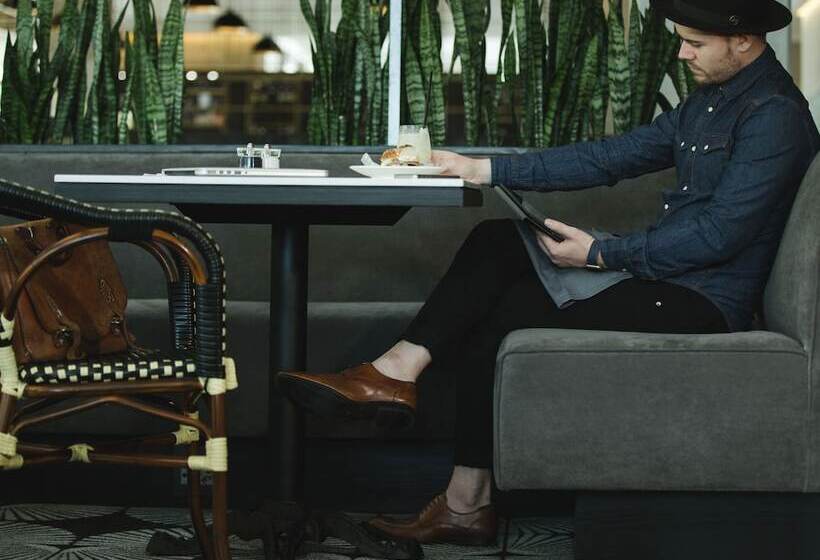 Century City Hotel Urban Square