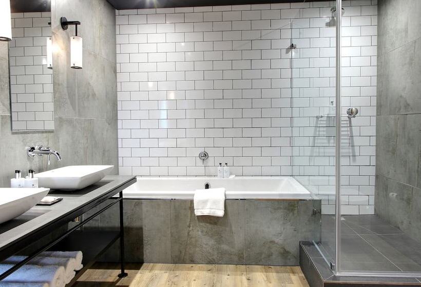 Century City Hotel Urban Square