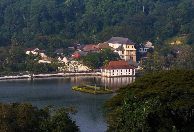 ホテル Ceyloni Lake Residency