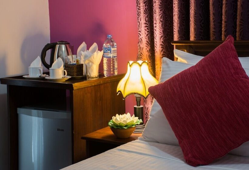 ホテル Ceyloni Lake Residency