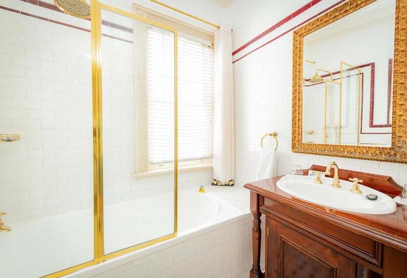 فندق Cobb & Co Court Boutique