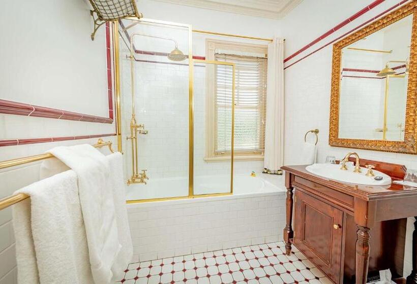 فندق Cobb & Co Court Boutique