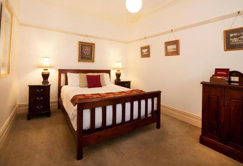 فندق Cobb & Co Court Boutique