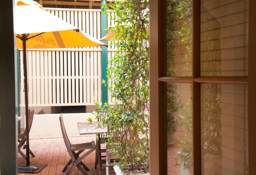 فندق Cobb & Co Court Boutique