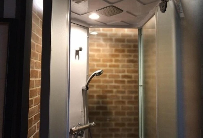 מלון כמוסות Capsule Inn Shimbashi  Men Only
