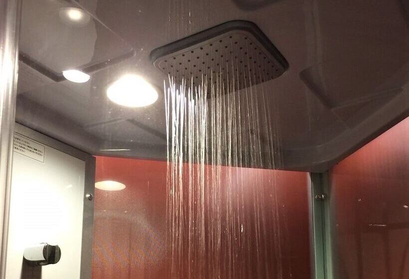 מלון כמוסות Capsule Inn Shimbashi  Men Only