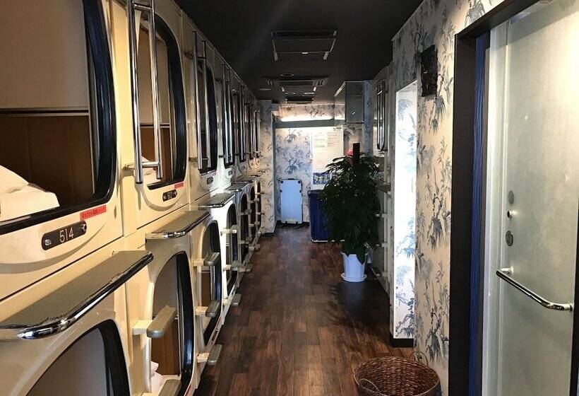 מלון כמוסות Capsule Inn Shimbashi  Men Only