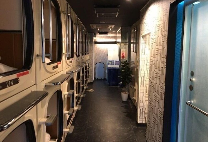 מלון כמוסות Capsule Inn Shimbashi  Men Only