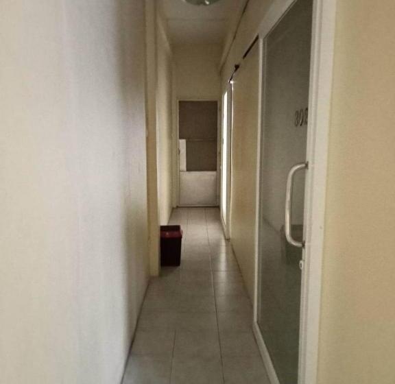 هتل کپسول Smile Capsule Hostel