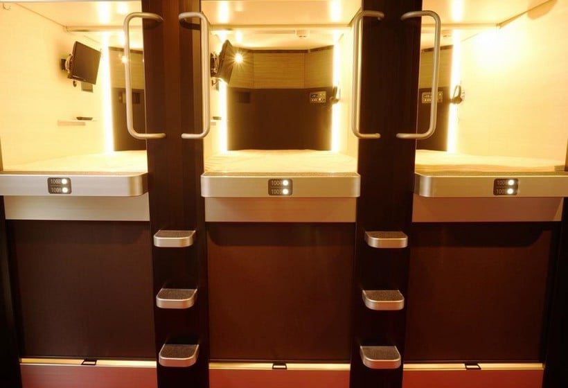 胶囊酒店 Tokyo Ekimae Bay