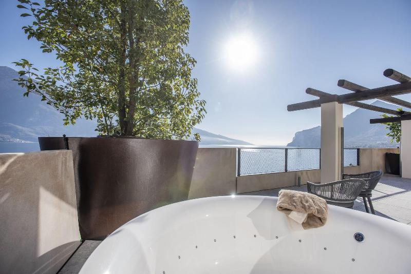 Отель Eala My Lakeside Dream Adults Friendly