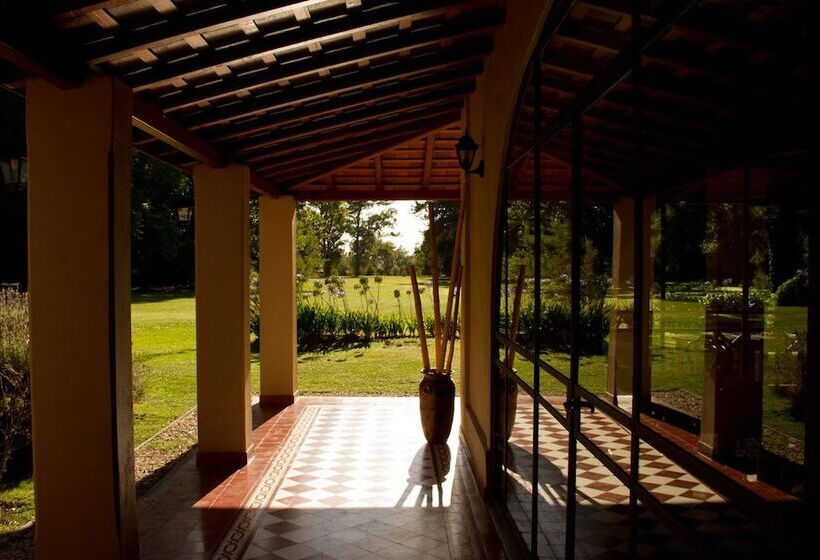 فندق Estancia Monte Viejo