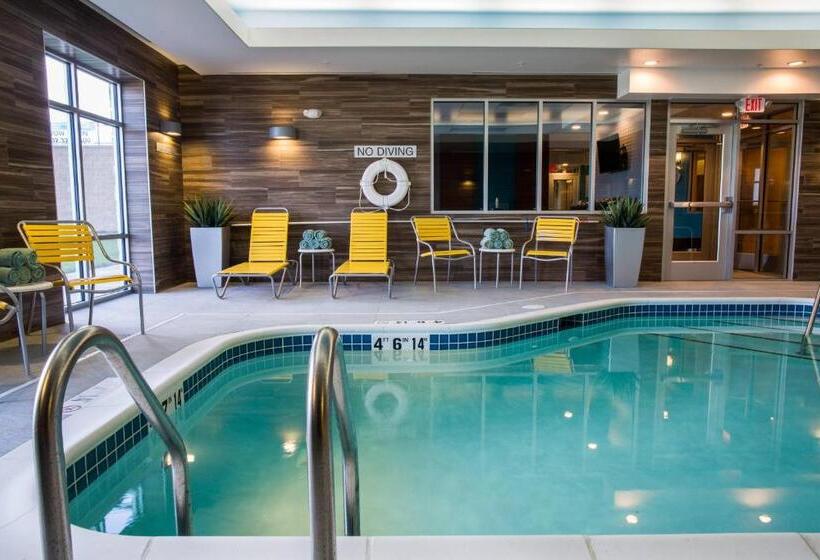 Отель Fairfield Inn & Suites By Marriott Lincoln Southeast