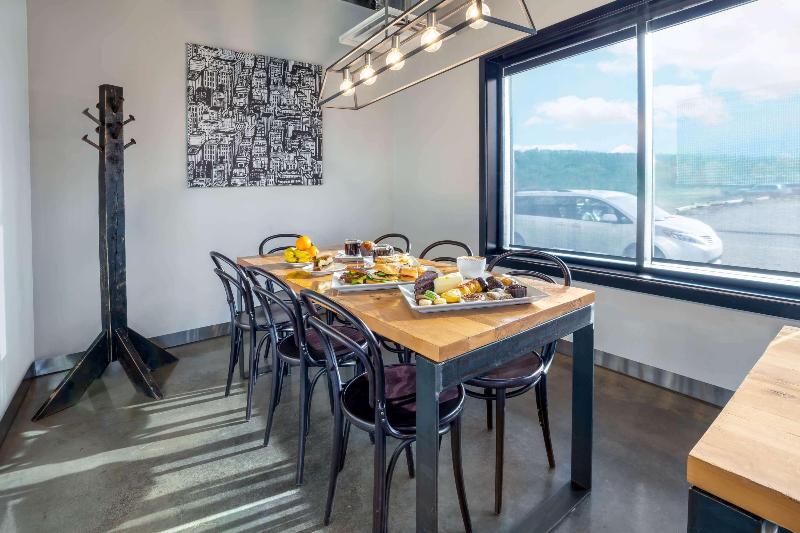 هتل Fort Mcmurray